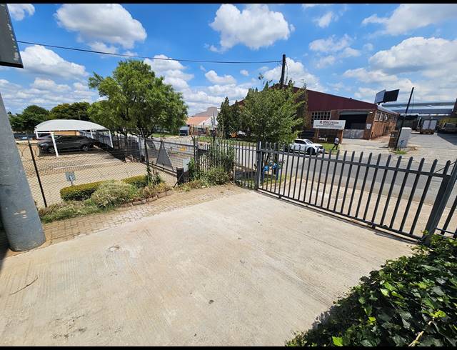 1,415M² WAREHOUSE TO LET IN MEADOWDALE